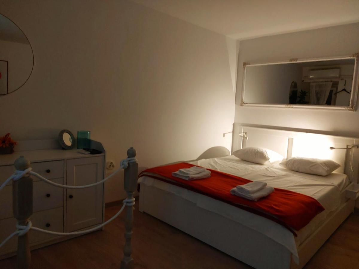 Sha La La - Charming, Unique Studio In A Historic Building Next To A Castle, Wifi, Smart Tv, Washer-Dryer Bakar Exterior foto